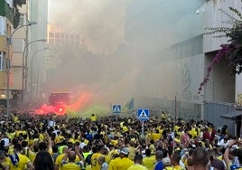 La afición se vuelca con su equipo y protesta contra la directiva