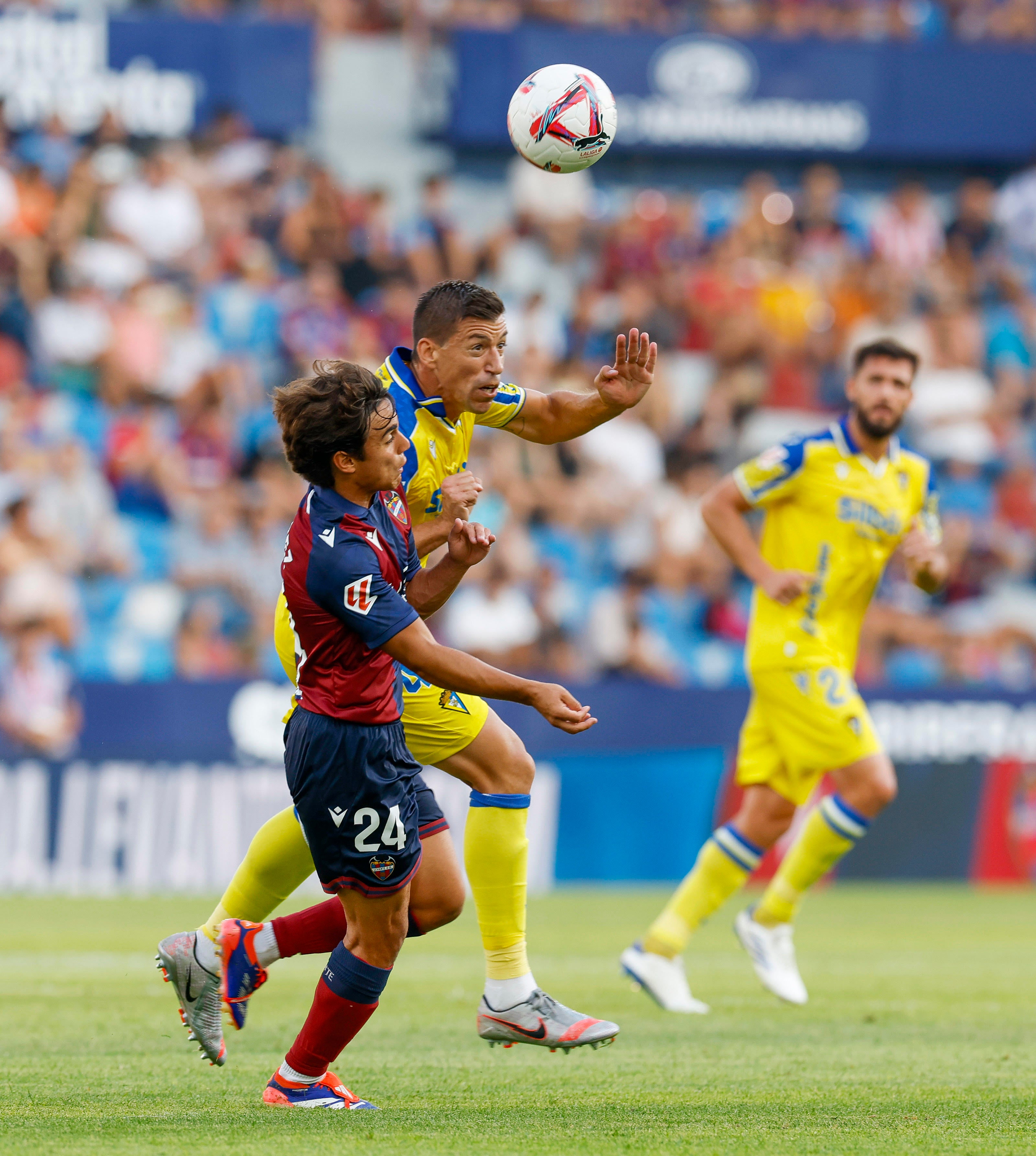 Fotos: Las mejores imágenes del empate entre el Levante y el Cádiz