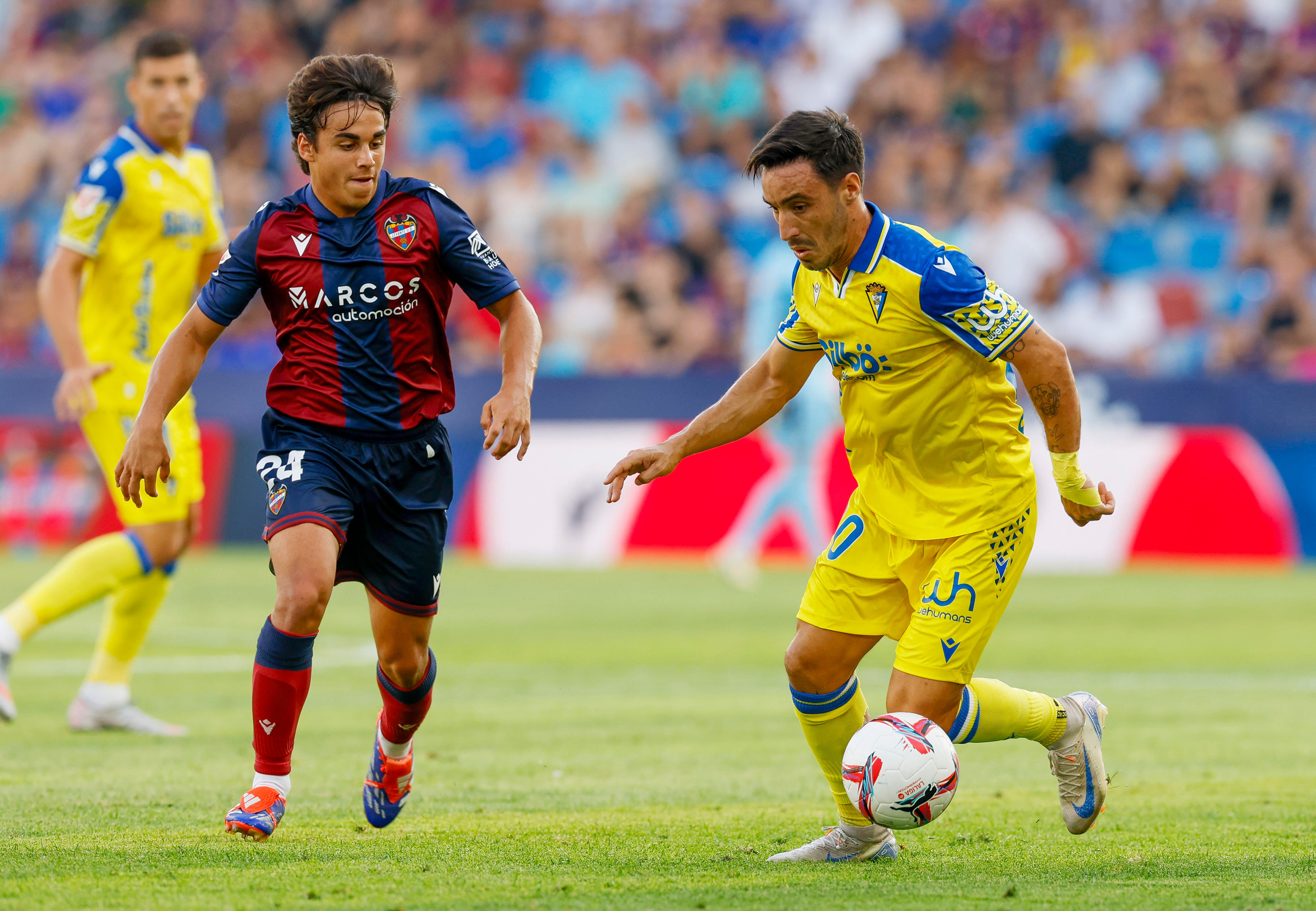 Fotos: Las mejores imágenes del empate entre el Levante y el Cádiz