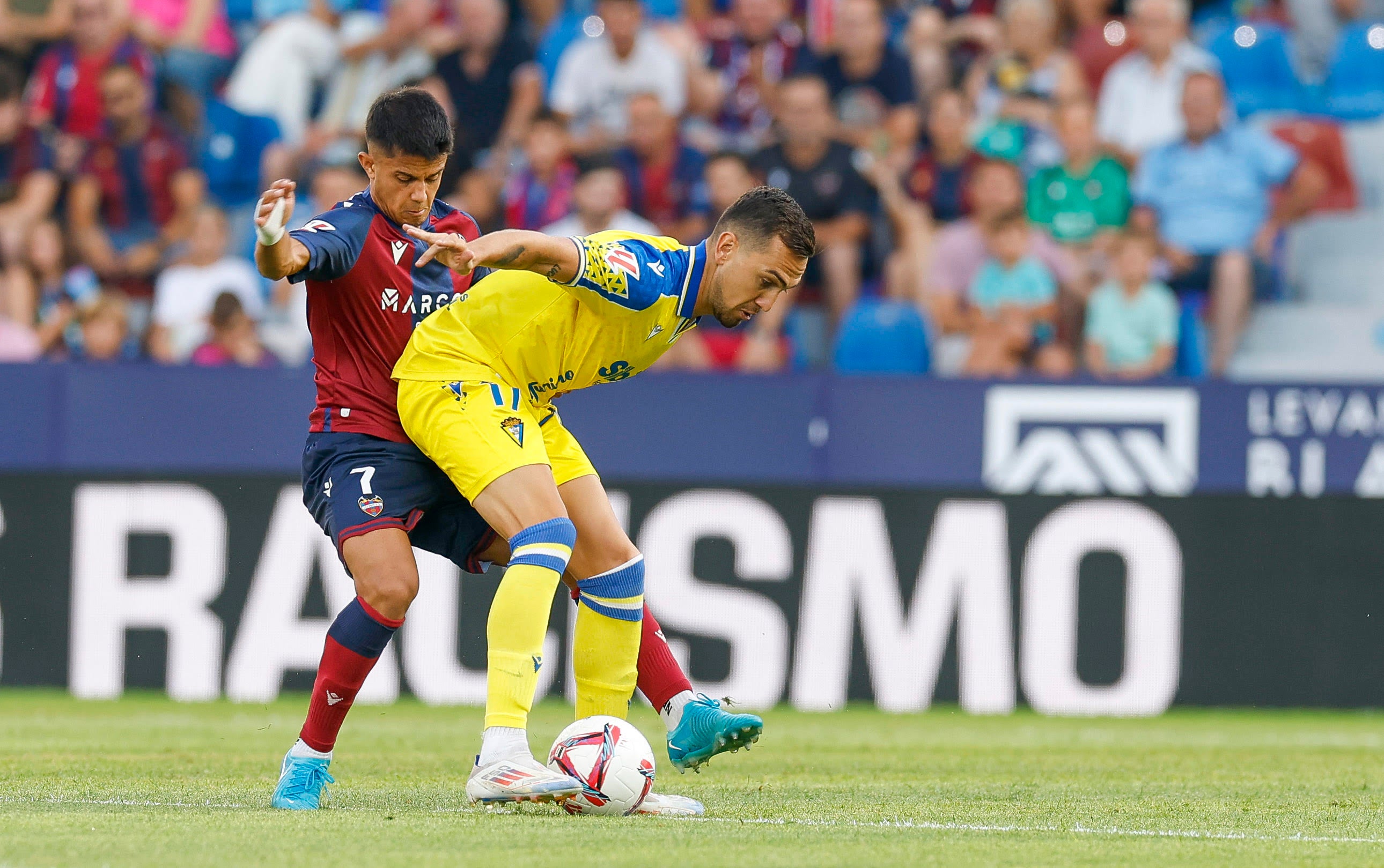 Fotos: Las mejores imágenes del empate entre el Levante y el Cádiz