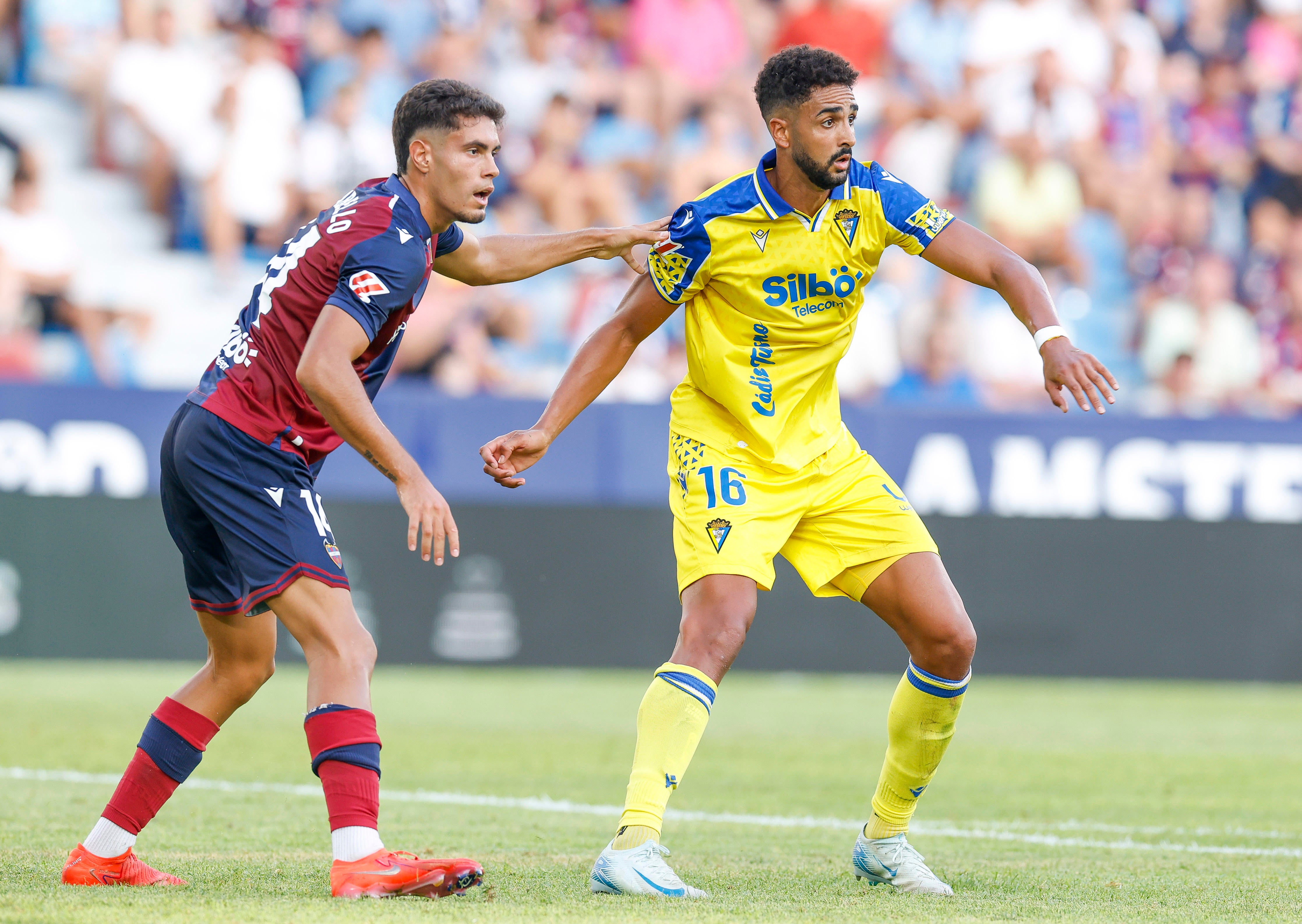 Fotos: Las mejores imágenes del empate entre el Levante y el Cádiz