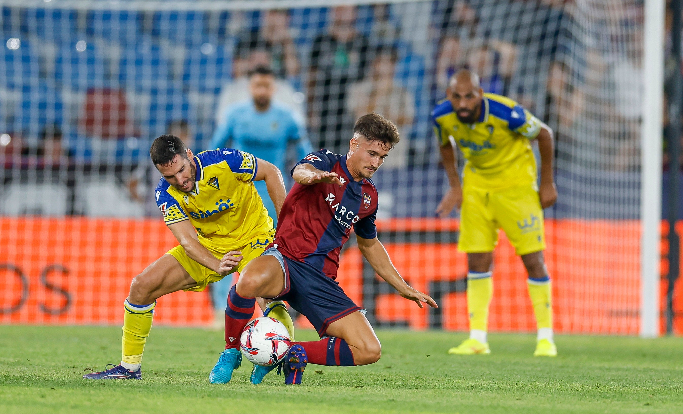 Fotos: Las mejores imágenes del empate entre el Levante y el Cádiz