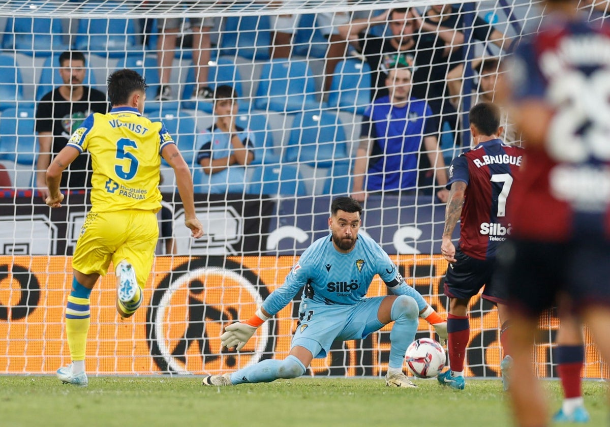 David Gil fue el mejor del Levante - Cádiz