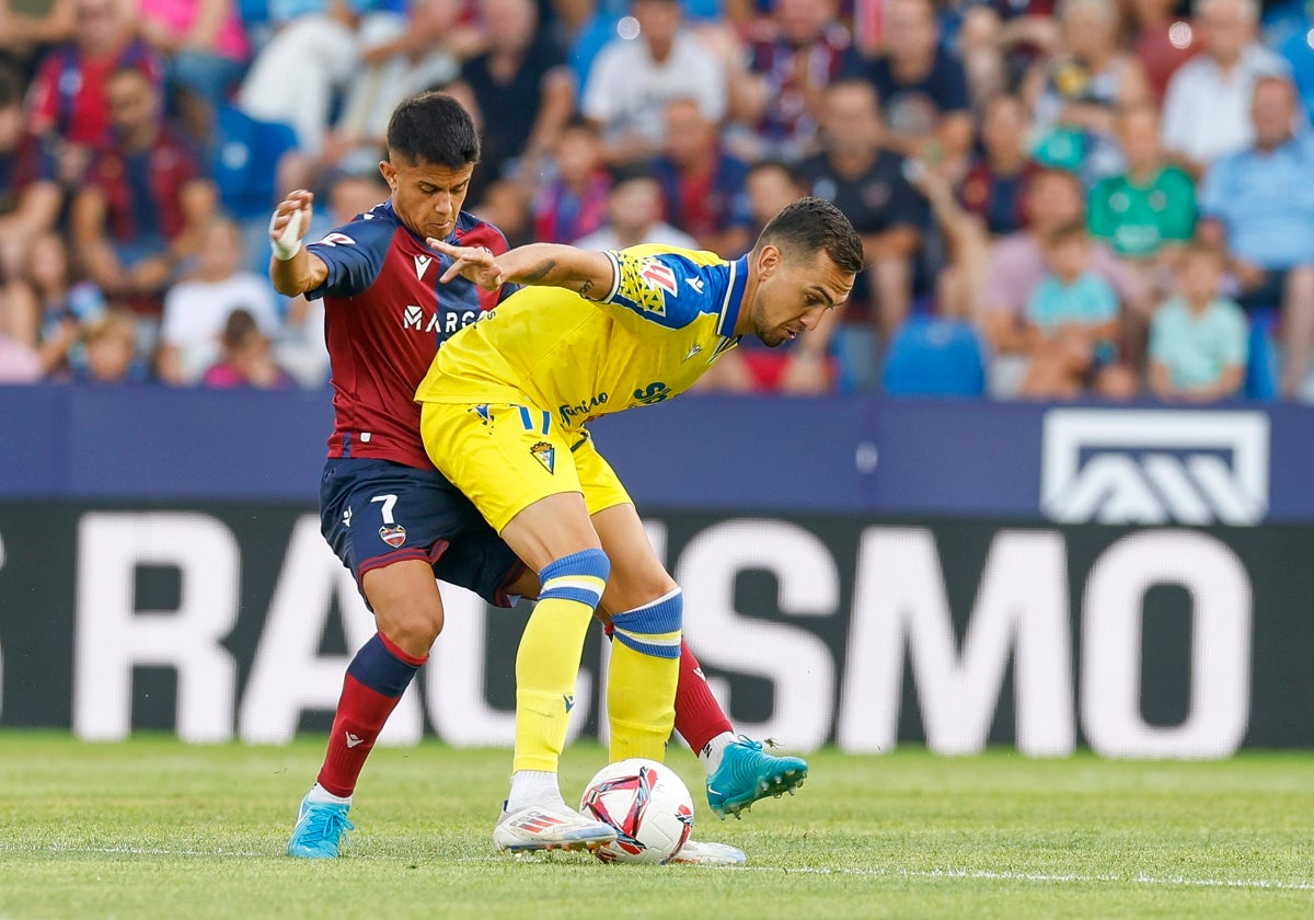 Escalante fue titular ante el Levante.