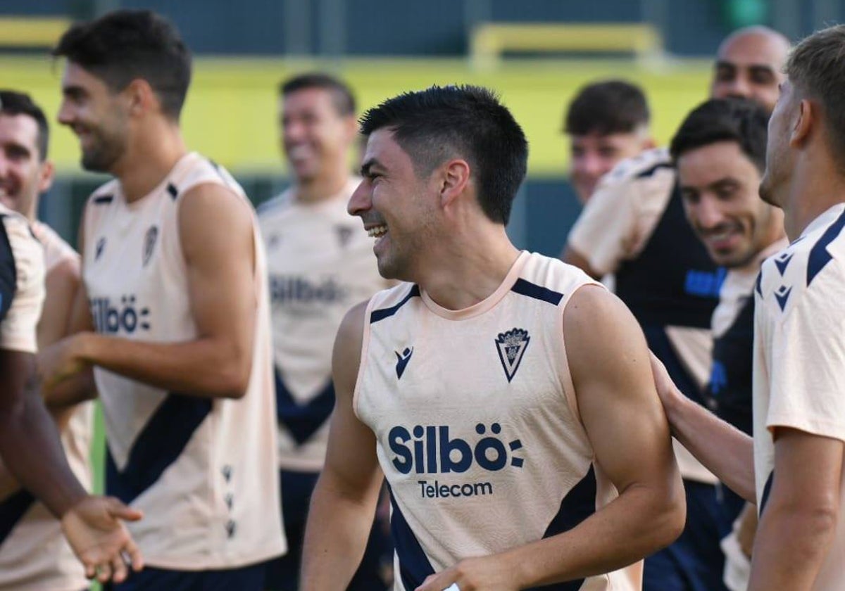 Tomás Alarcón vuelve a entrenar con el grupo