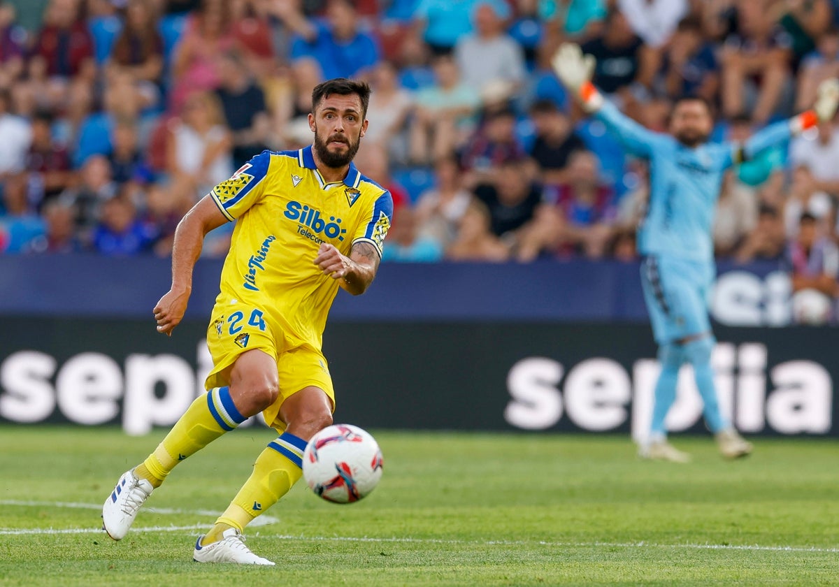 El Cádiz CF recibe al CD Tenerife.