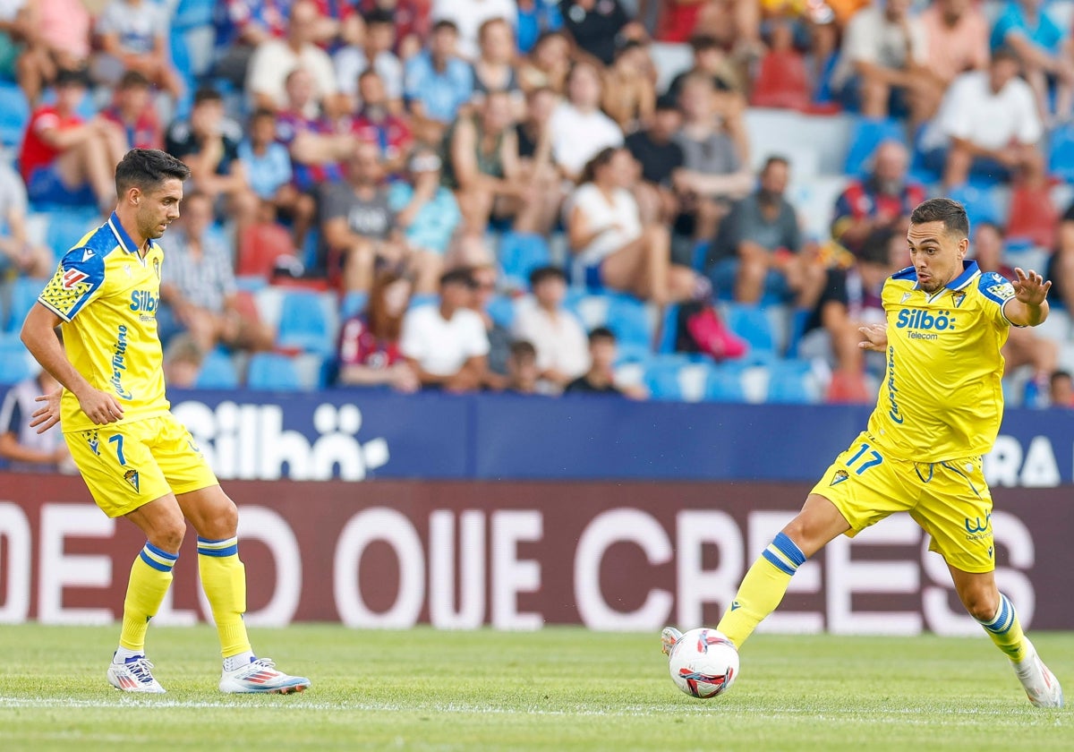 Sobrino y Gonzalo Escalante apuntan al once titular del Cádiz CF.