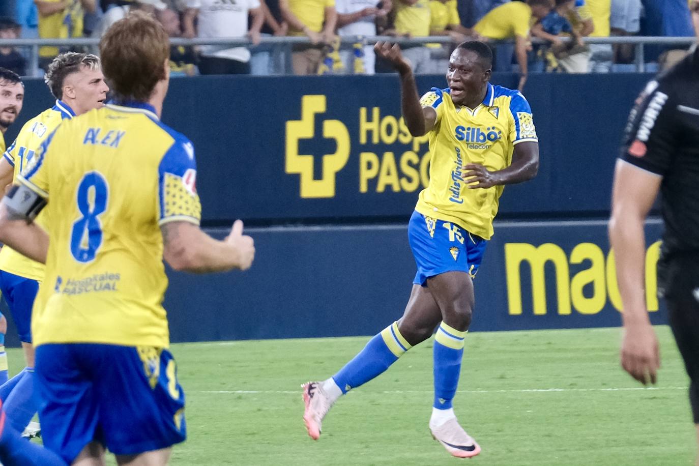 Fotos: El Cádiz roza la remontada ante el Tenerife con el empuje de la afición