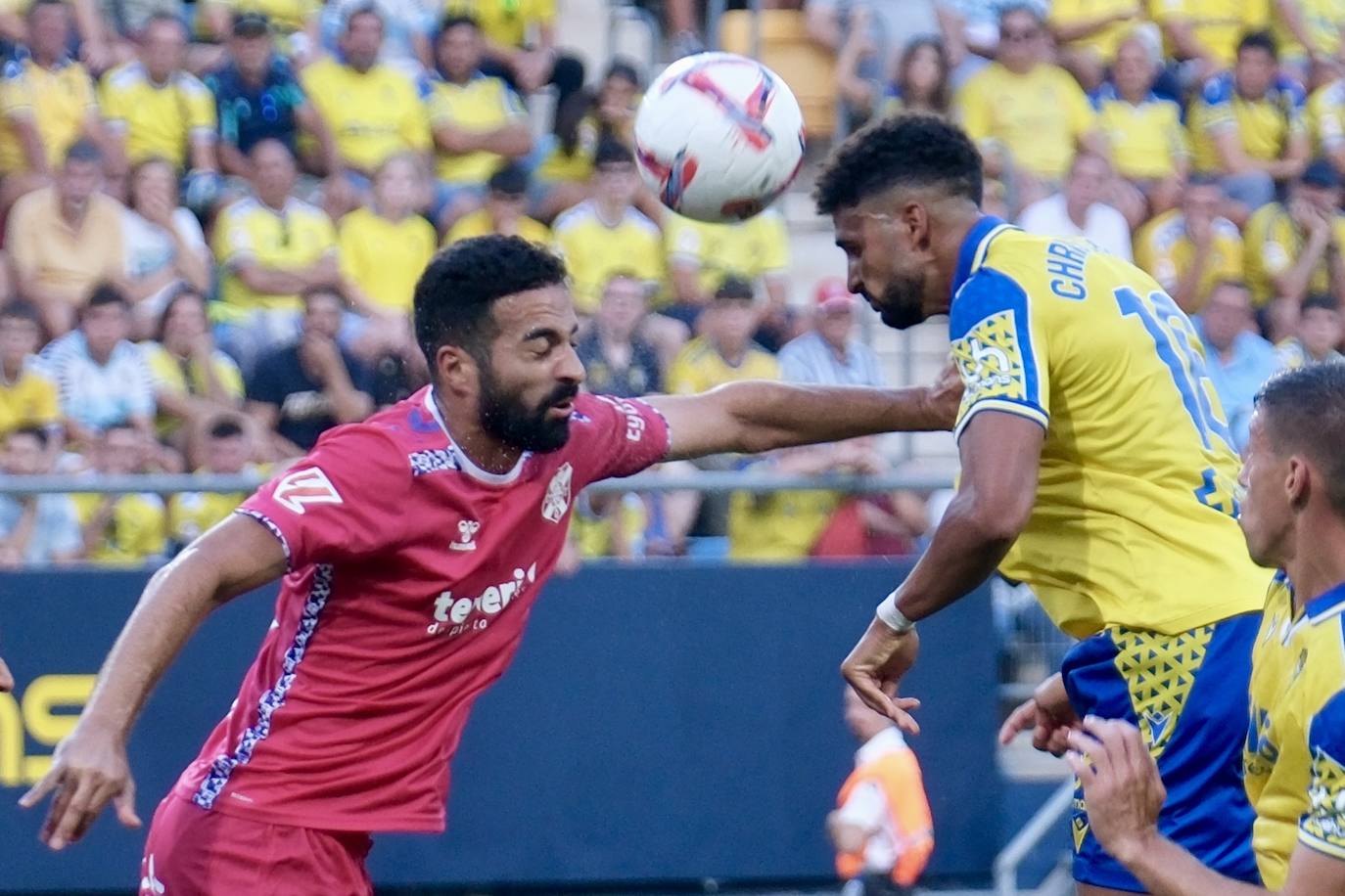 Fotos: El Cádiz roza la remontada ante el Tenerife con el empuje de la afición