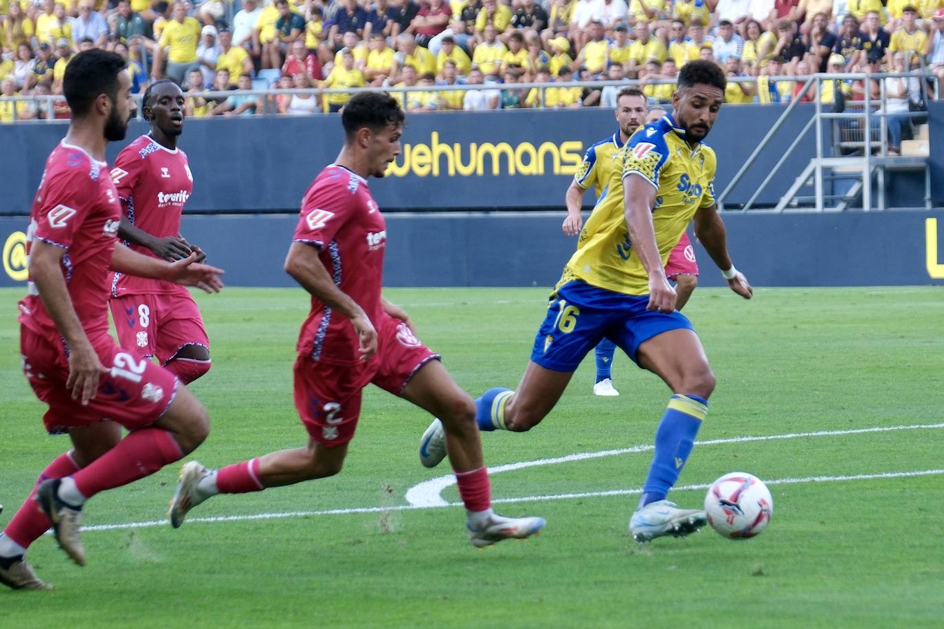 Fotos: El Cádiz roza la remontada ante el Tenerife con el empuje de la afición