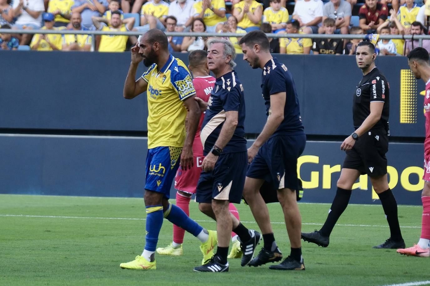 Fotos: El Cádiz roza la remontada ante el Tenerife con el empuje de la afición