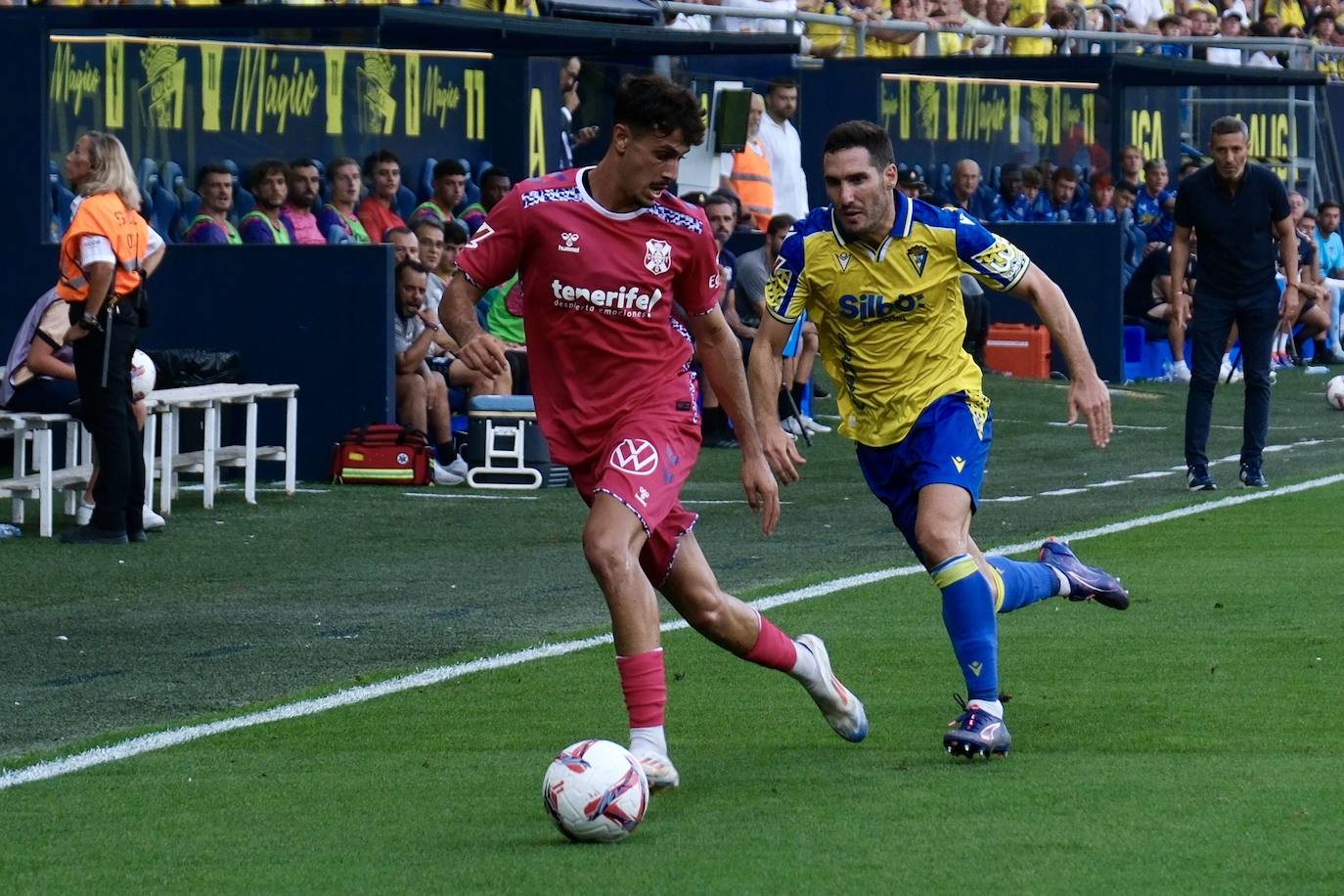 Fotos: El Cádiz roza la remontada ante el Tenerife con el empuje de la afición