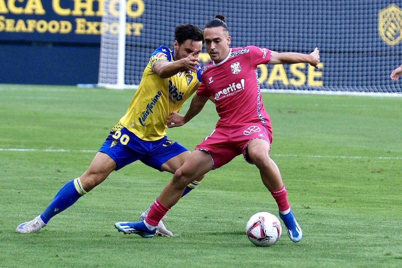 Fotos: El Cádiz roza la remontada ante el Tenerife con el empuje de la afición