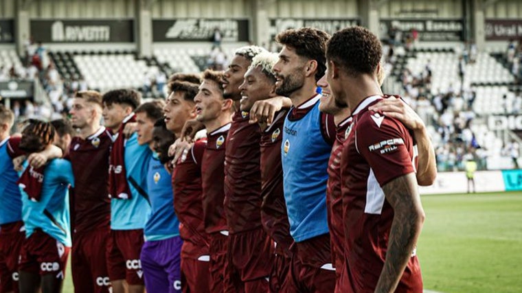 El Castellón ganó al Burgos en El Plantío (0-2).