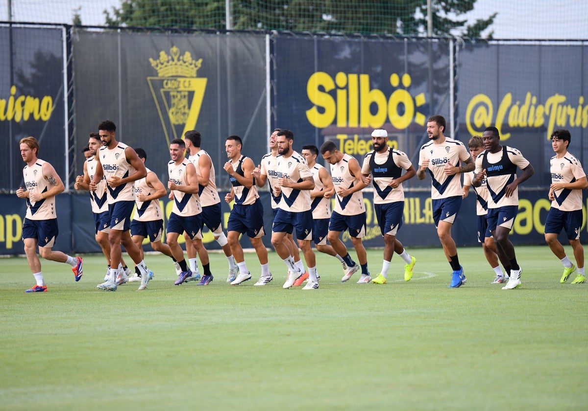 Jugadores del Cádiz durante una sesión de entrenamiento