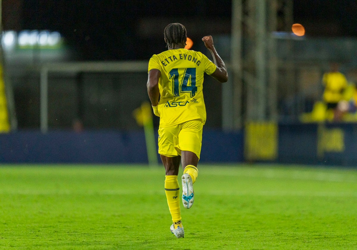 Karl Etta Eyong hizo el tanto del empate del Villarreal B ante el Real Madrid Castilla