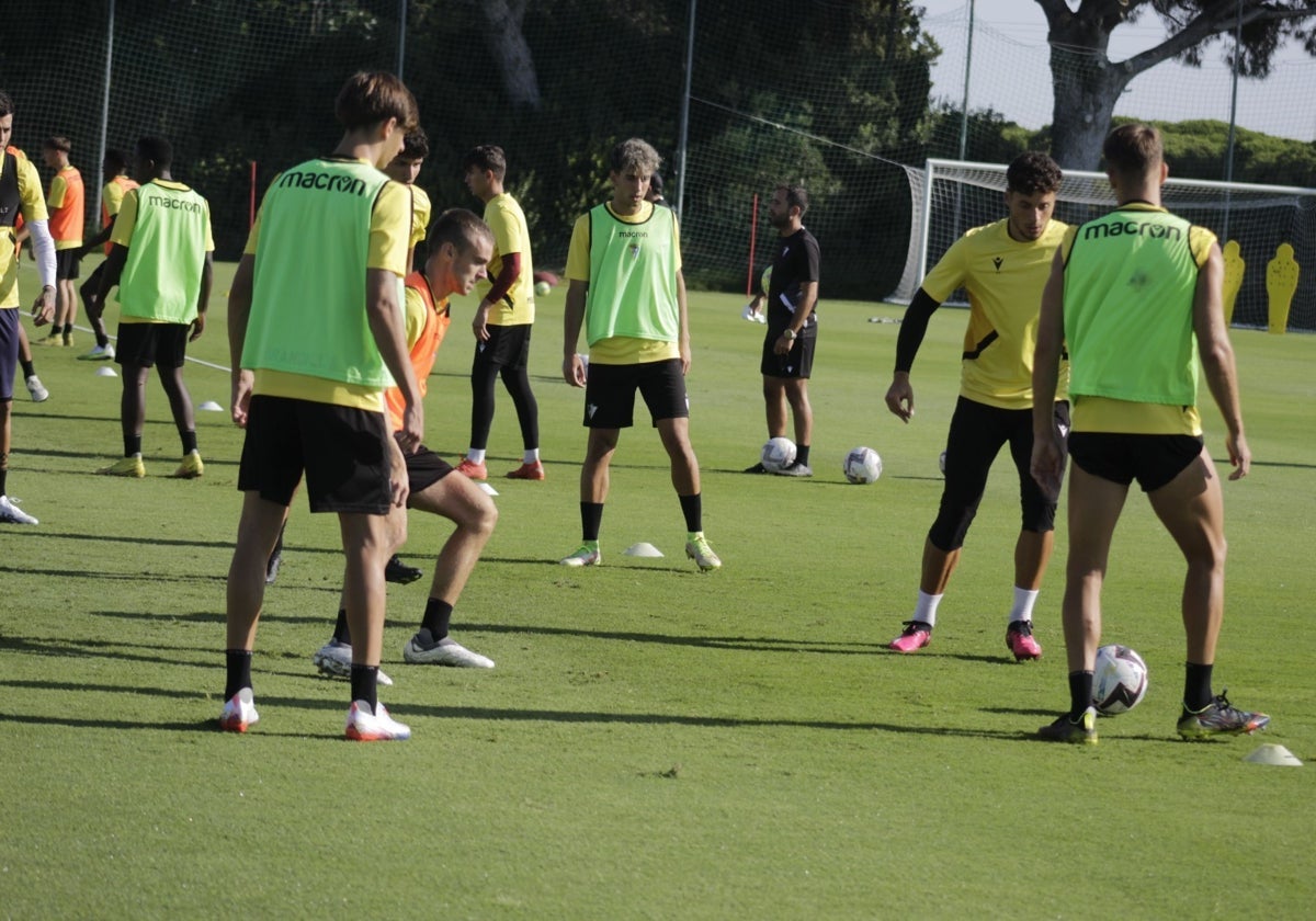 Imagen de un entrenamiento del filial en El Rosal.