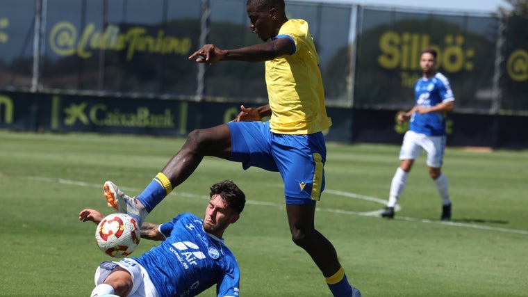 Moussa Diakité estuvo muy impreciso en el derbi celebrado en El Rosal.