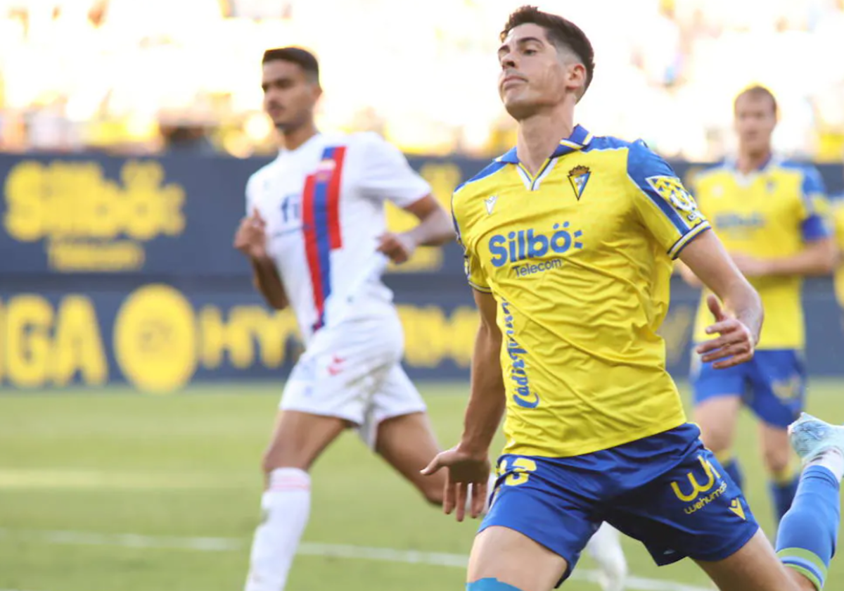 Carlos Fernández, durante el Cádiz - Eldense