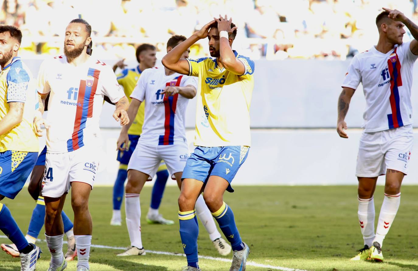 El Cádiz CF - Eldense, en imágenes