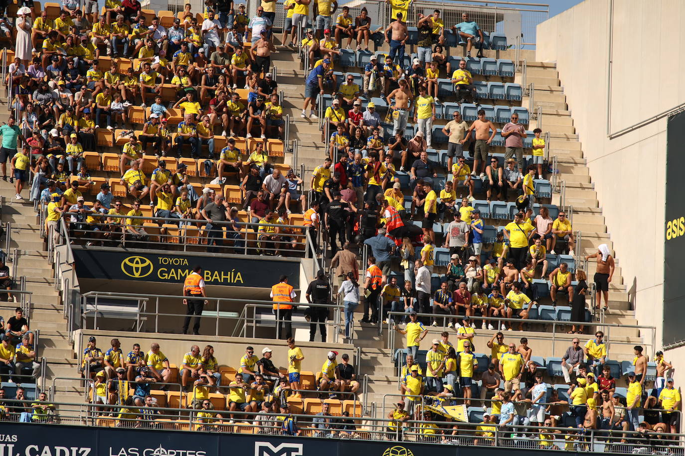 El Cádiz CF - Eldense, en imágenes