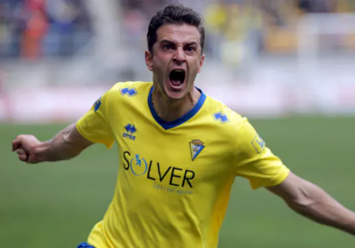 Juan Villar celebrando un gol con el Cádiz