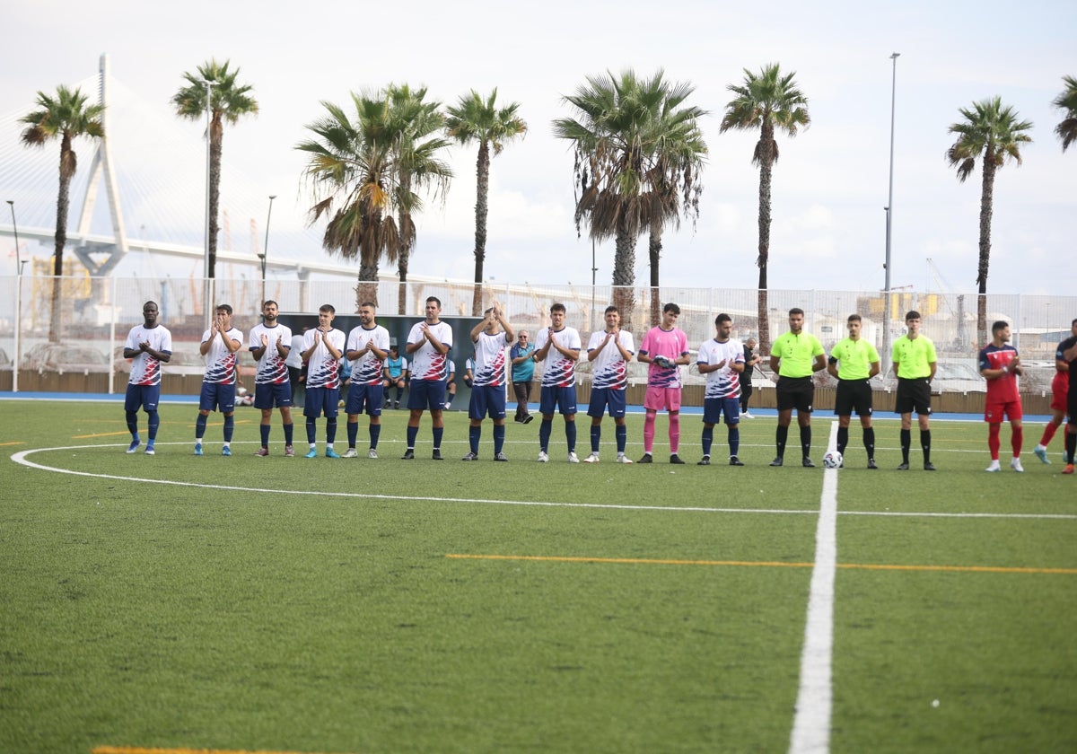 Momento en el que ambos equipos saltan al terreno de juego