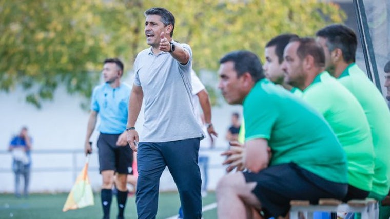 Roberto Peragón es el actual entrenador del Real Jaén.