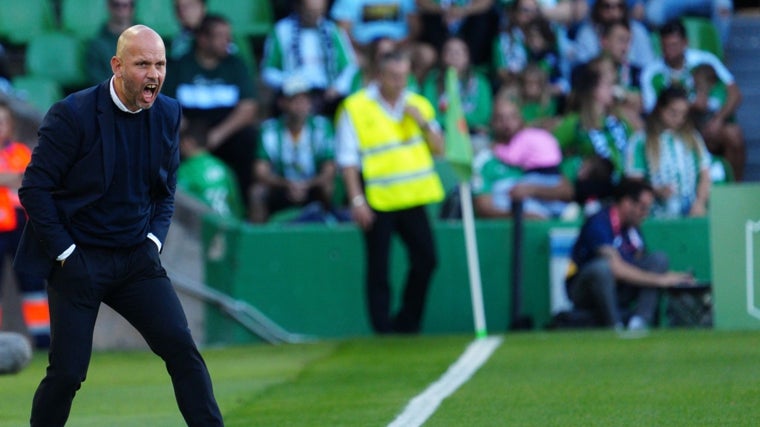 José Alberto López, entrenador asturiano del Racing de Santander.