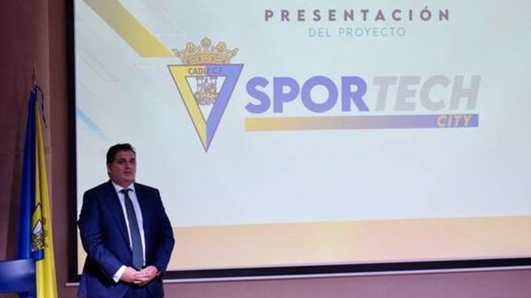 Rafael Contreras, vicepresidente del Cádiz CF, durante la presentación del proyecto Sportech City.