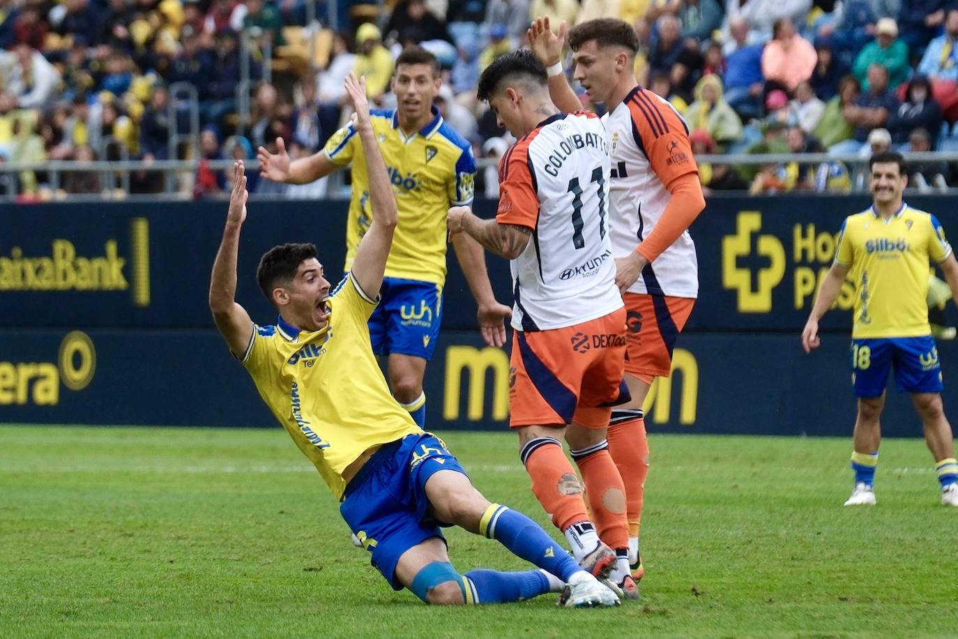 Fotos: el Cádiz da a su afición la primera alegría en casa en la jornada 12