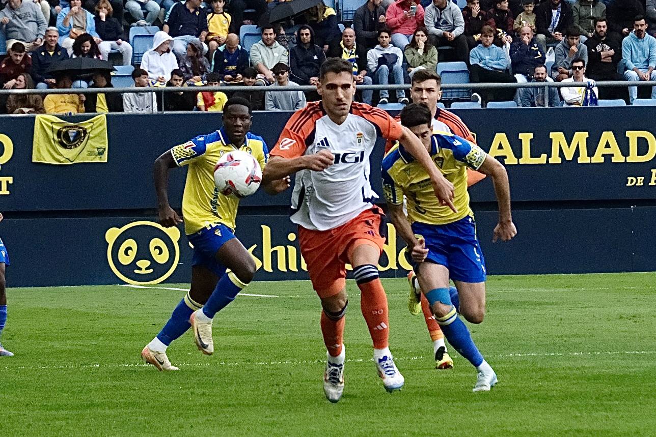 Fotos: el Cádiz da a su afición la primera alegría en casa en la jornada 12