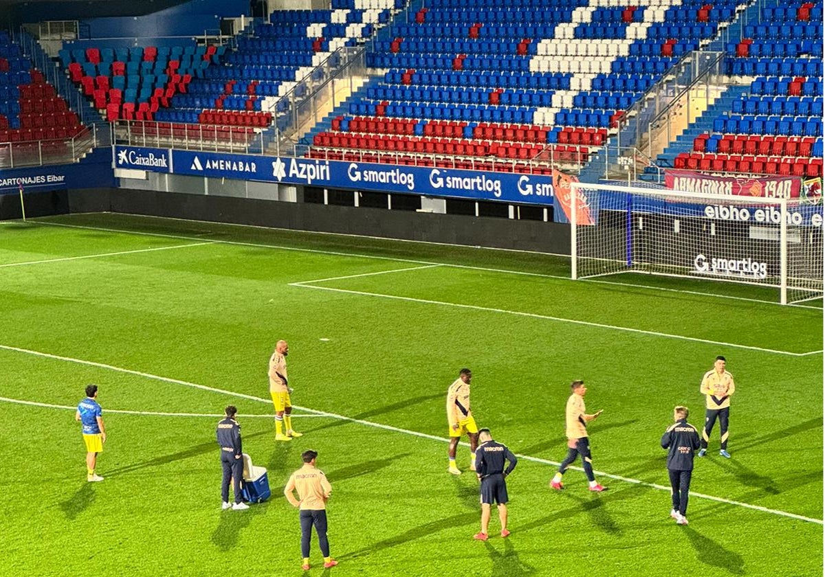 El equipo que jugaría este pasado sábado ante el Oviedo entró tras el 1-0 en Ipurua.