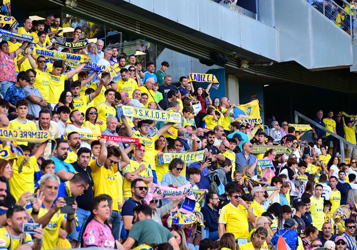 Afición del Cádiz en Carranza