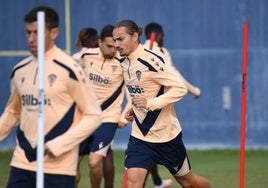 Así es Marco Viciana, el central convocado por el Cádiz CF en el estreno de la Copa del Rey