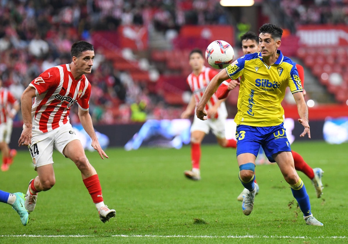 Carlos Fernández, durante el Sporting - Cádiz