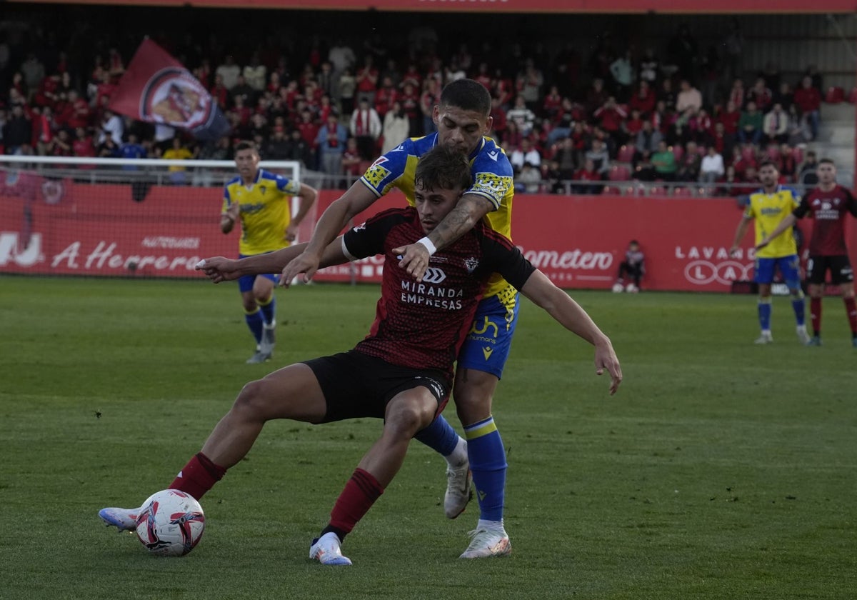 El Cádiz CF empató en Anduva ante el Mirandés (2-2).