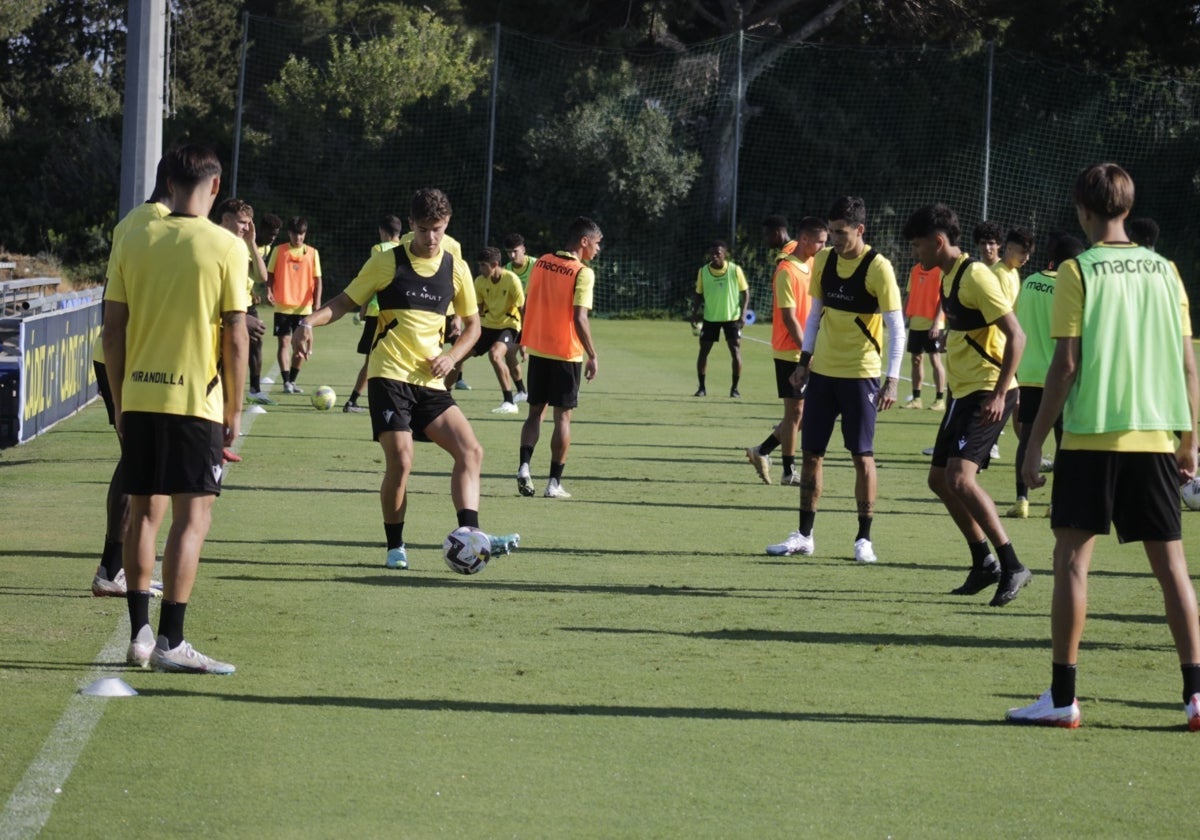 Canteranos cadistas entrenando en El Rosal.