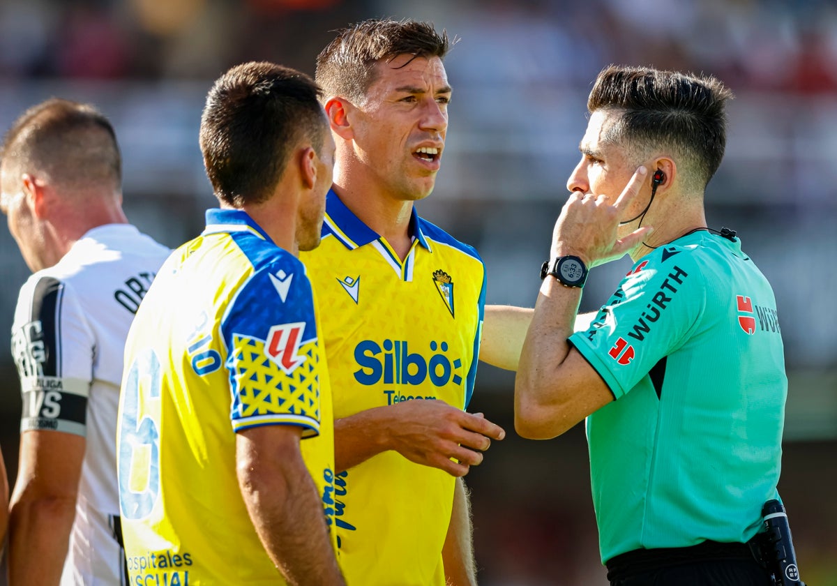 El valenciano Fuentes Molina volverá a arbitrar al Cádiz CF.