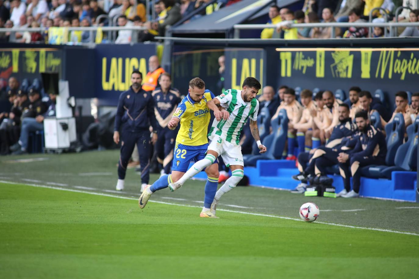 Fotos: El Cádiz se lleva el derbi andaluz ante el Córdoba