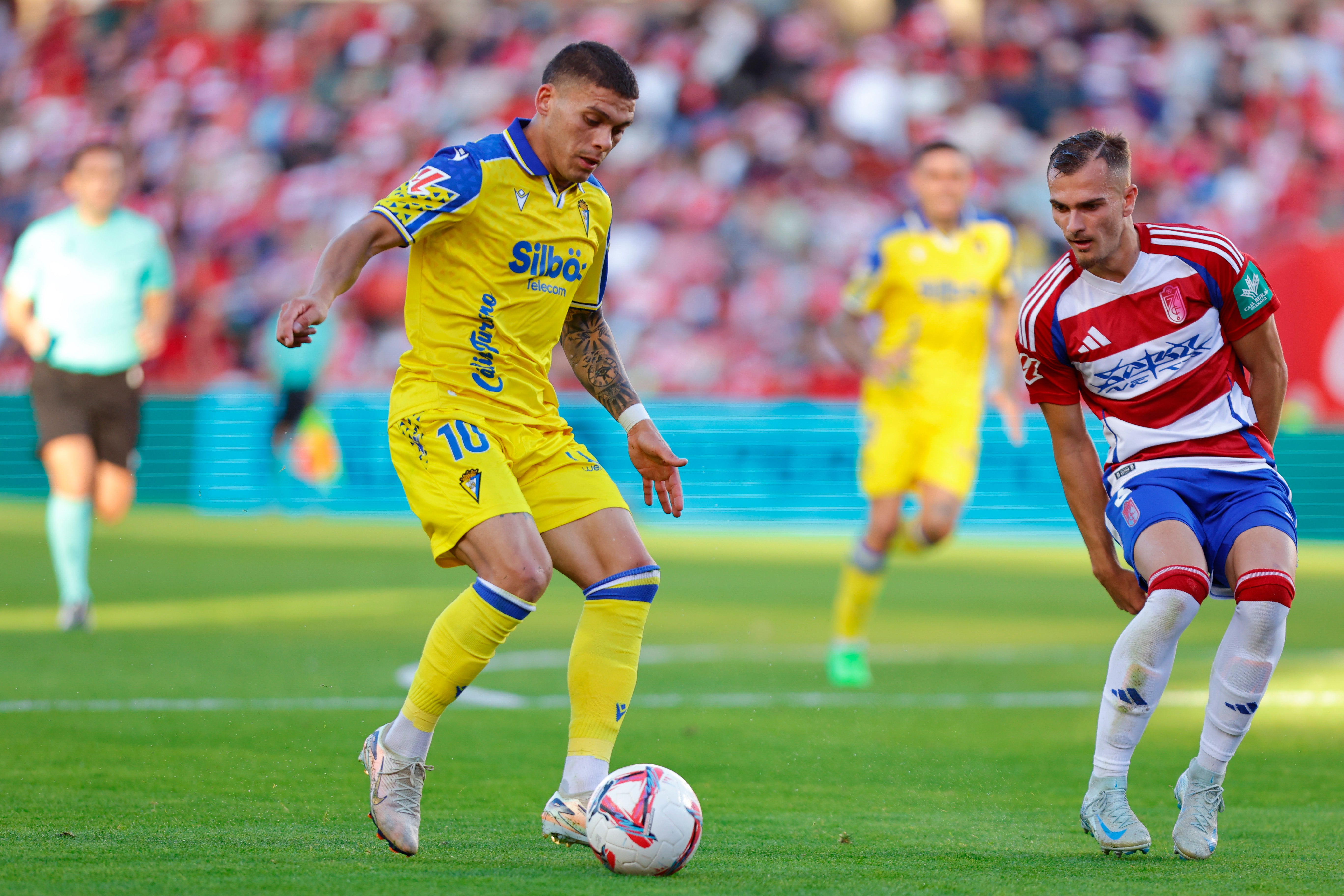 Fotos: El Cádiz no puede ganar en Granada, pero no pierde