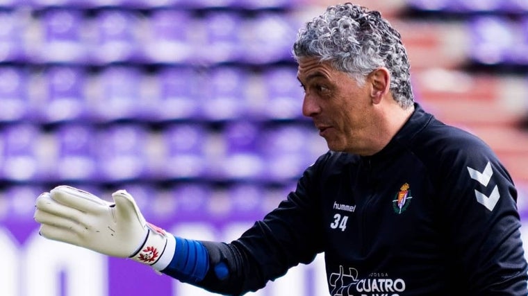 Santisteban durante su etapa en el Valladolid como entrenador de guardametas.