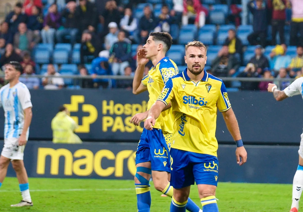 Ontiveros y Carlos Fernández, ante el Málaga