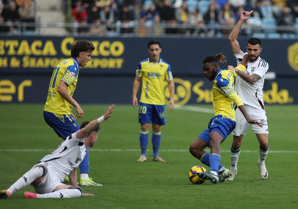 Rominigue Kouamé fue titular en el primer once de Gaizka Garitano como técnico del Cádiz CF