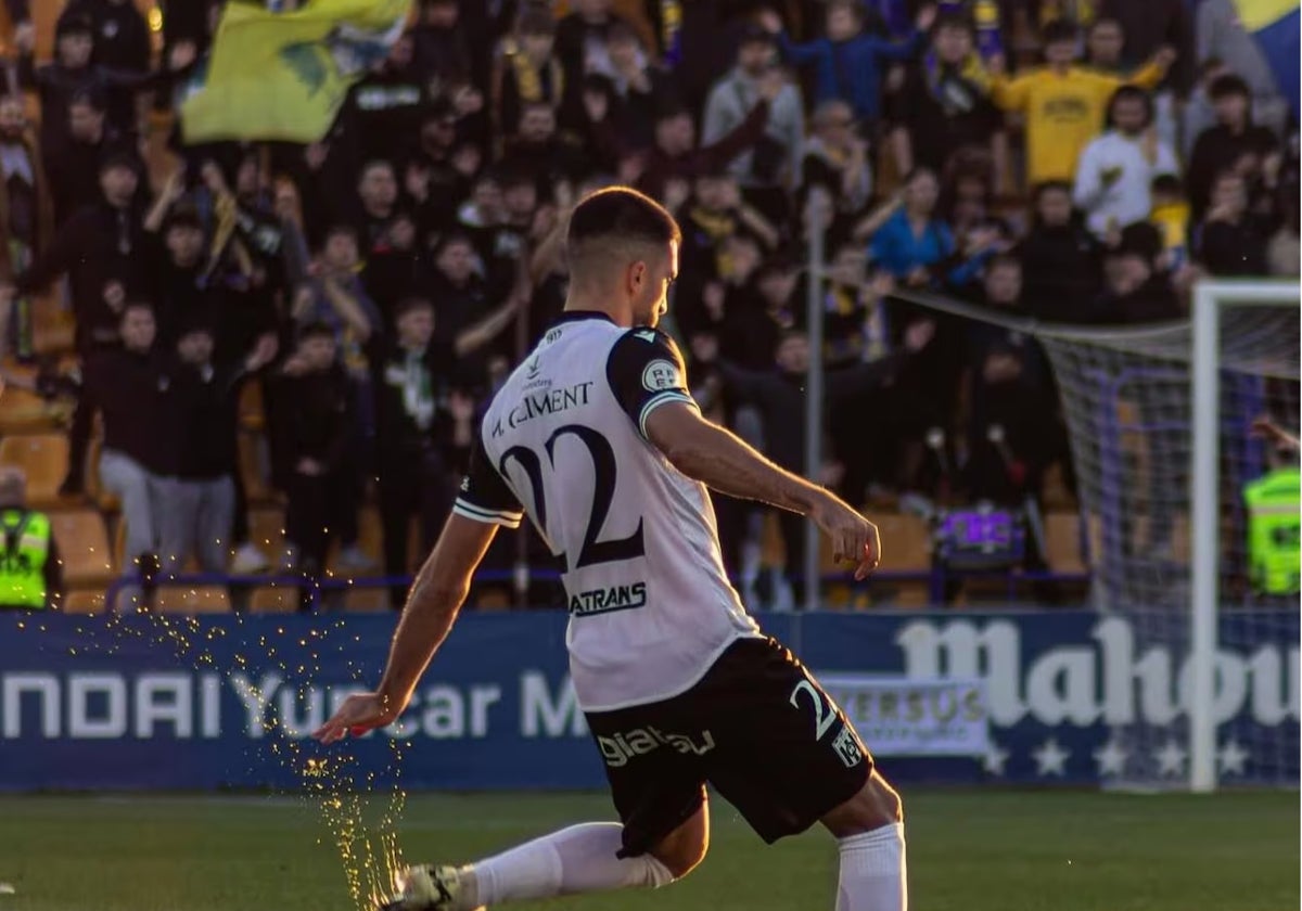 Mario Climent, en un partido con el Mérida