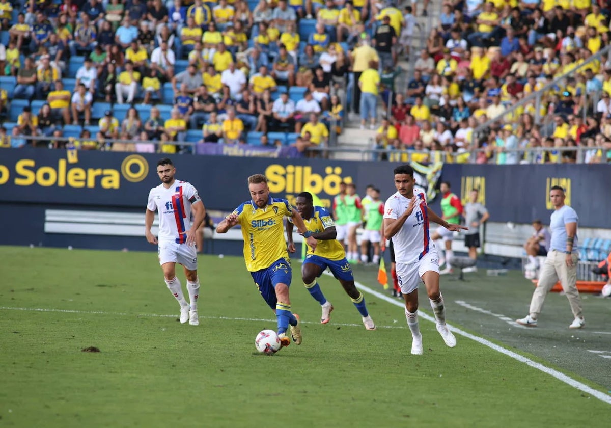 Javier Ontiveros, durante el Cádiz - Eldense