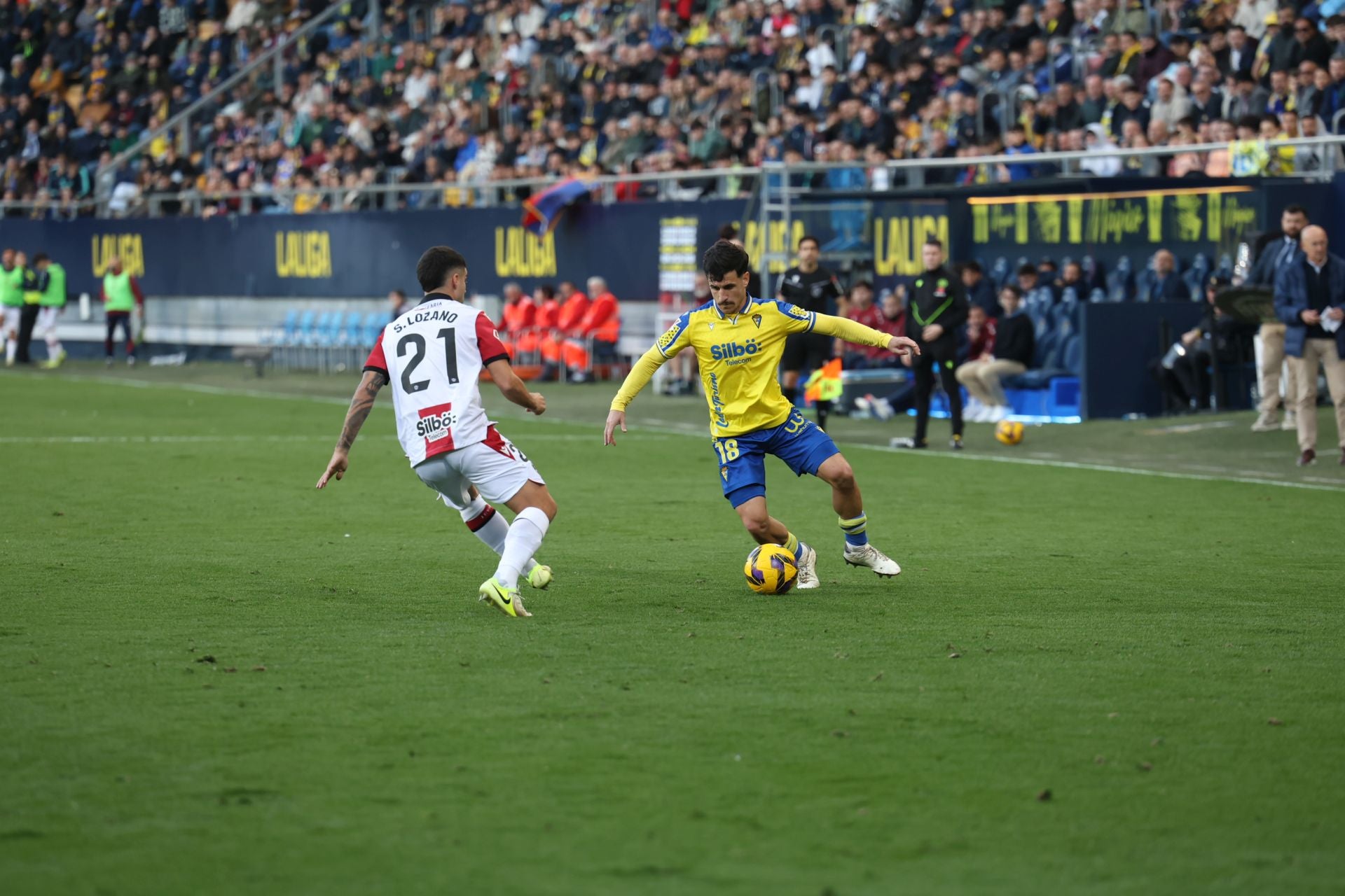 Fotos: las imágenes del Cádiz CF-Levante, un duelo de alta intensidad