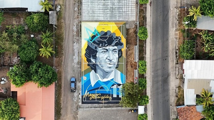 Así es la impresionante pista de fútbol sala personalizada de Mágico González en El Salvador: «¡Qué pasada!»