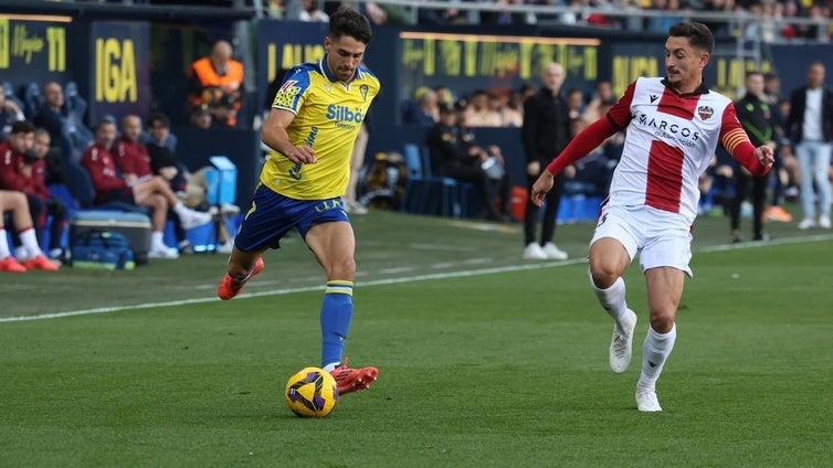 Sobrino se queda en el Cádiz CF