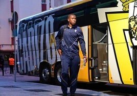 Fría y desangelada llegada del Cádiz a su estadio